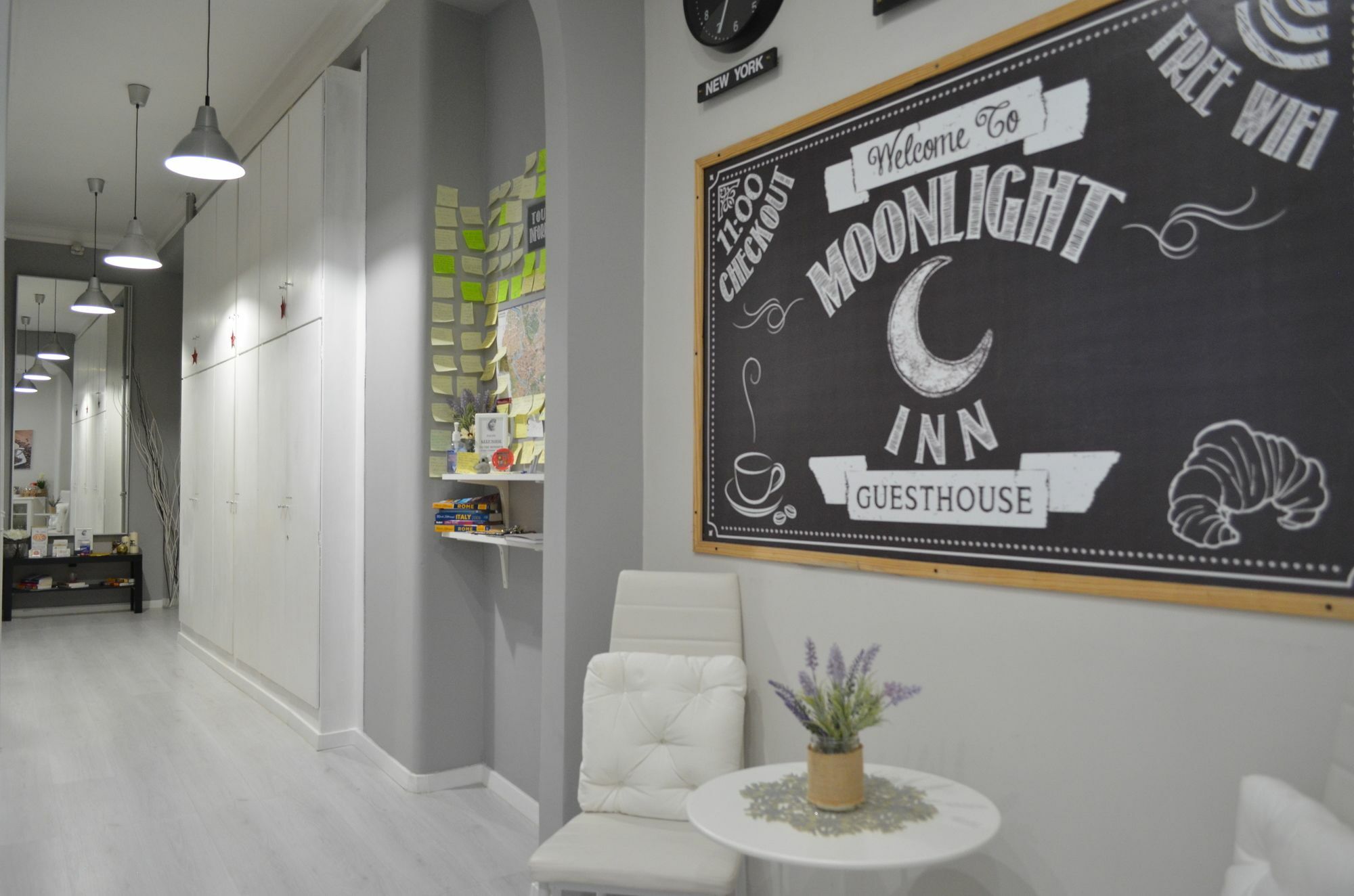 Moonlight Inn Guesthouse روما المظهر الخارجي الصورة