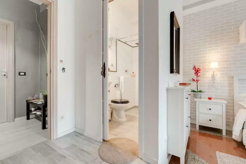 Moonlight Inn Guesthouse روما المظهر الخارجي الصورة